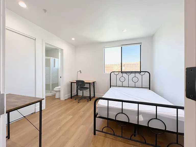 9 3098 1/2 Normandie Ave — Photo 10