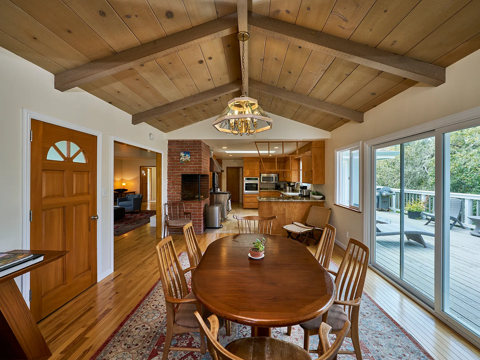 3 bed, 2.5 bath, 2019 sqft, $8,800 — Photo 4