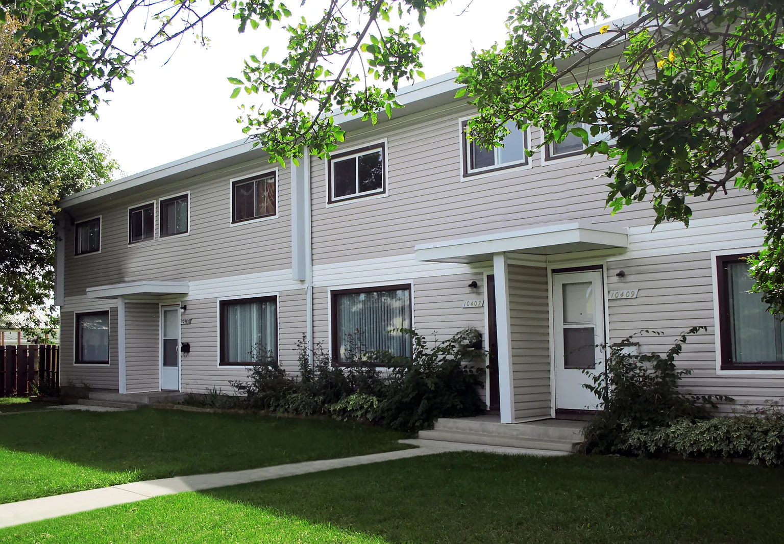 Lauderdale Manor — Photo 2