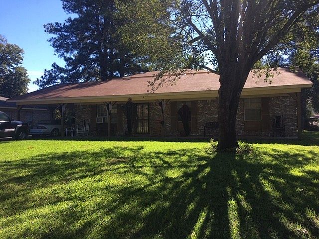 2nd image of 1002 Corrine Dr