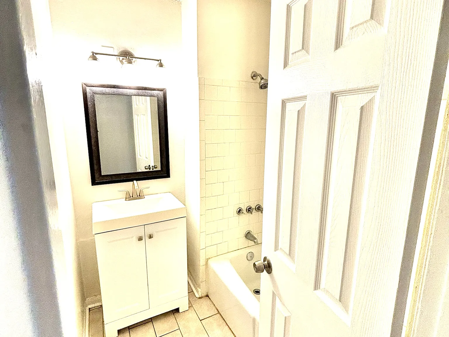 2 bed, 1.5 bath, 900 sqft, $1,275 — Photo 4