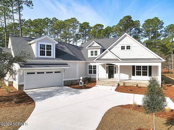 3rd image of 624 Grovewood Lane SE