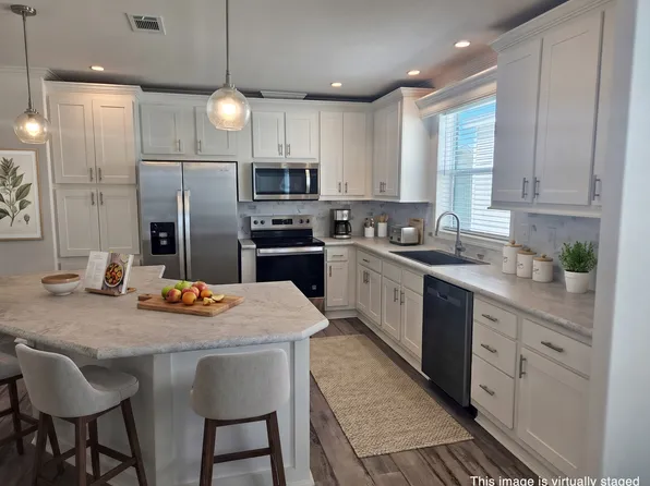 1992 Douglas Dr #292, Tarpon Springs, FL 34689