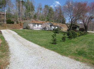 403 Hickory Knoll Rd, Franklin, NC 28734