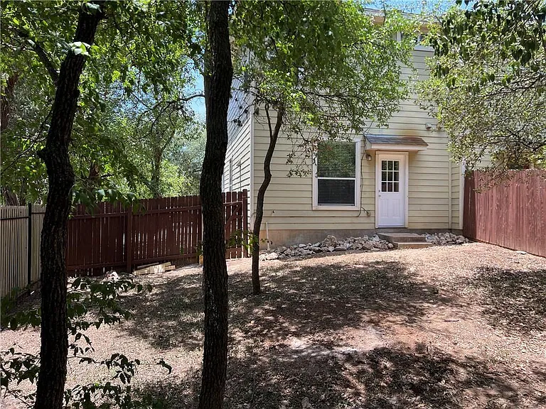 2400 Allred Dr #B — Photo 25