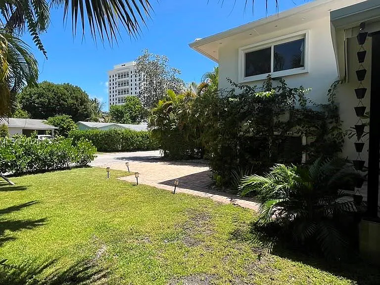 234 Washington Dr — Photo 2