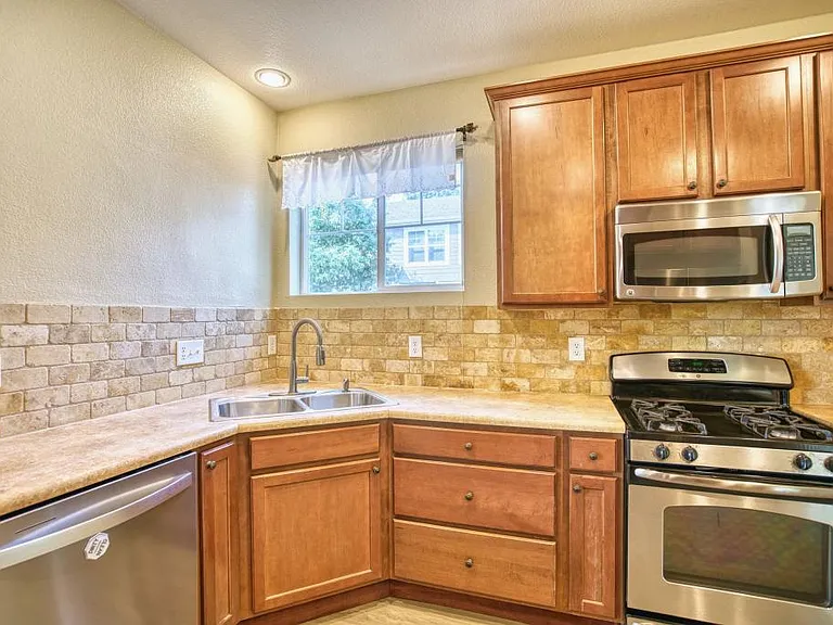 2370 Windmill Dr — Photo 10