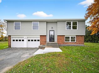7923 Appleton Rd, Cicero, NY 13039