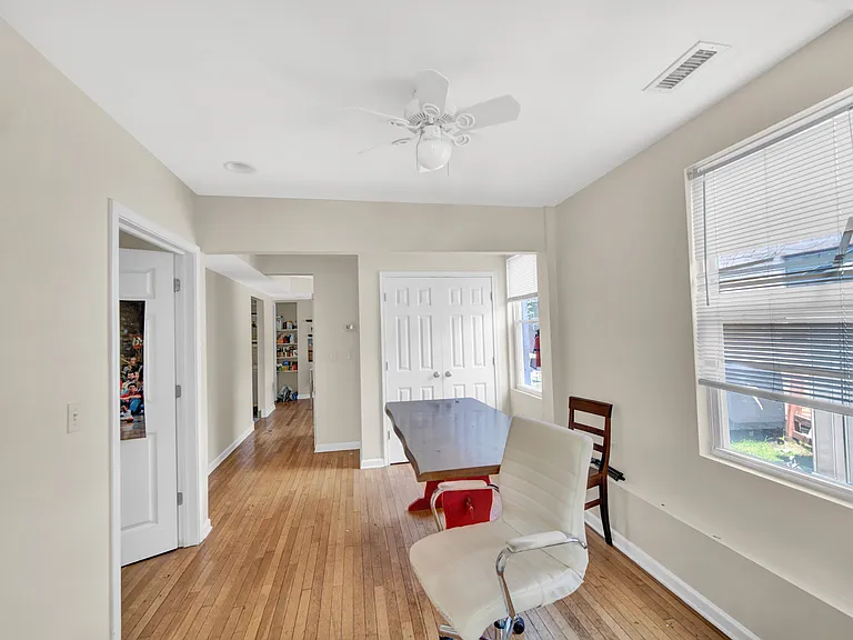 919 Foster St — Photo 20