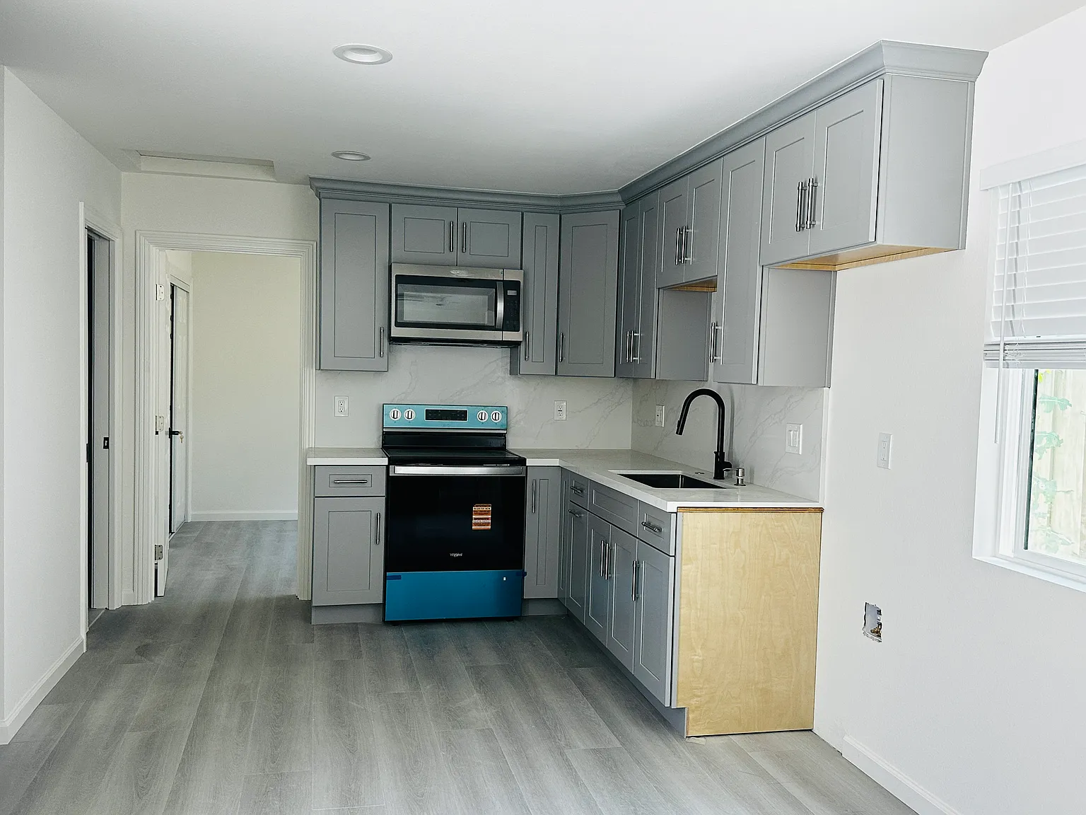 2 bed, 562 sqft, $3,500 — Photo 4