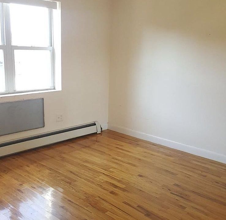 1st image of 3022 32nd St
