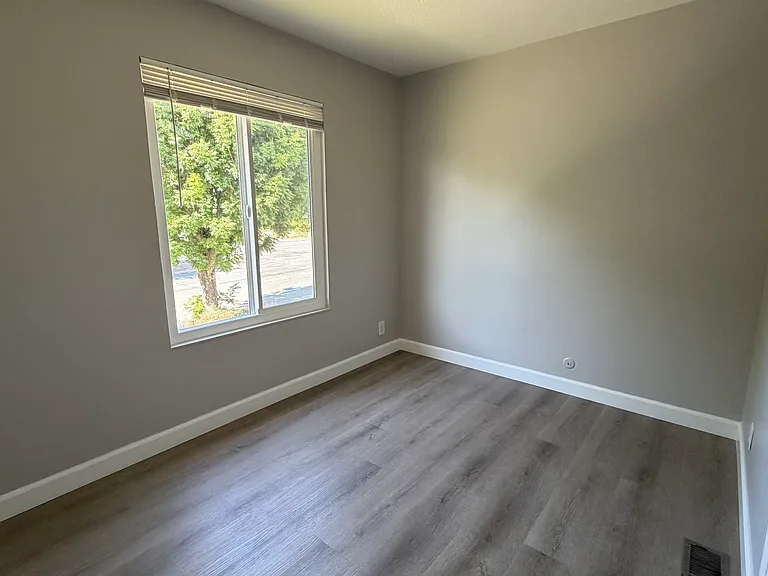 156 Chynoweth Ave — Photo 10