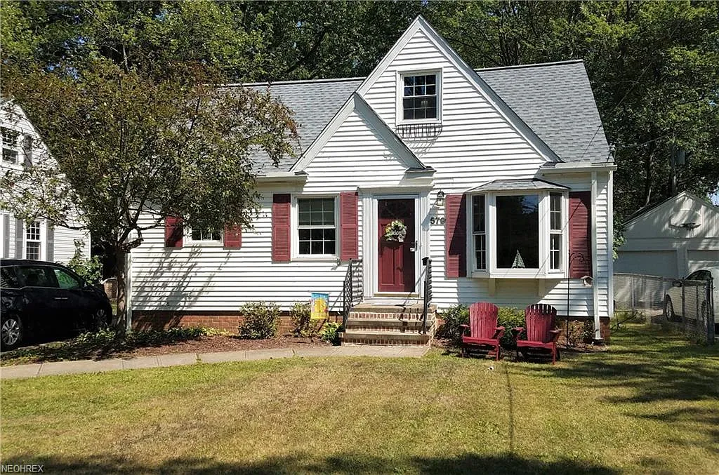 579 Columbia Rd photo 1