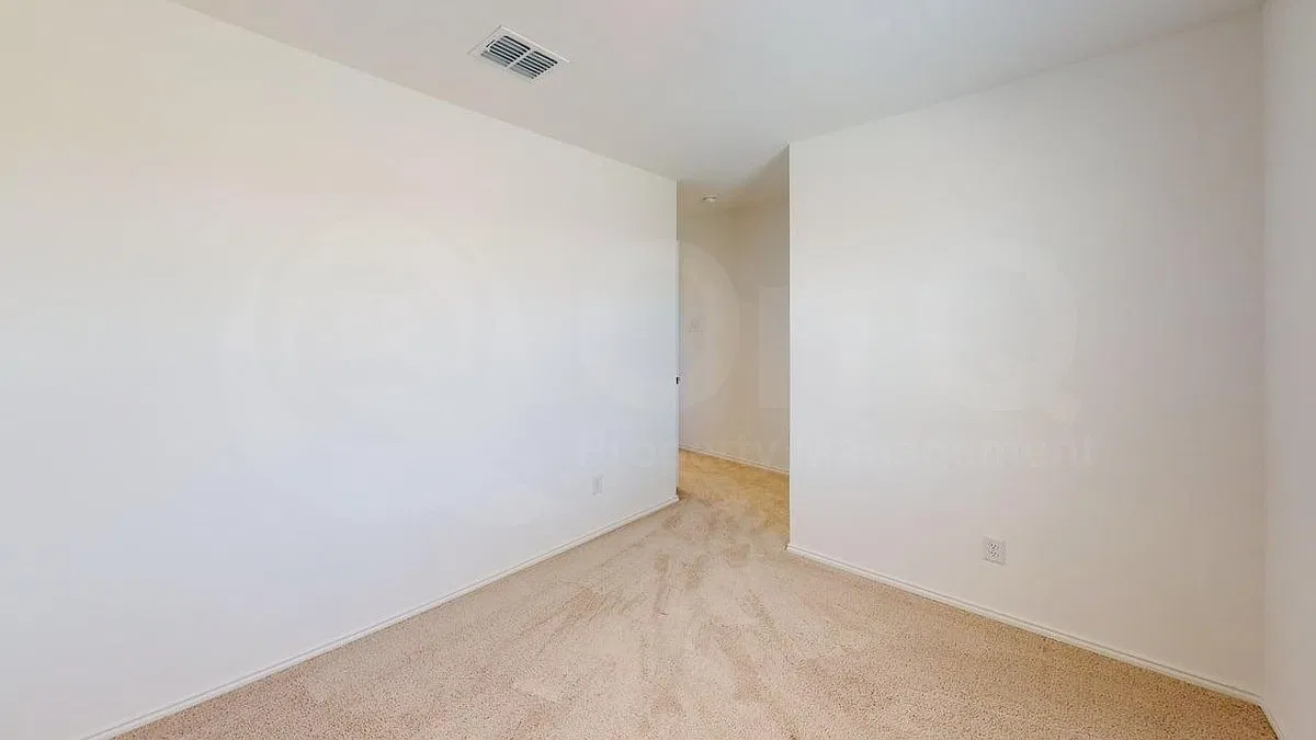 3 bed, 2.5 bath, 1213 sqft, $1,750 — Photo 3