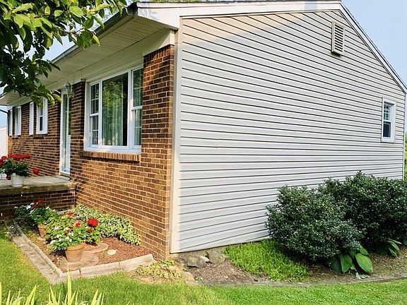 4th image of 165 Mount View Drive