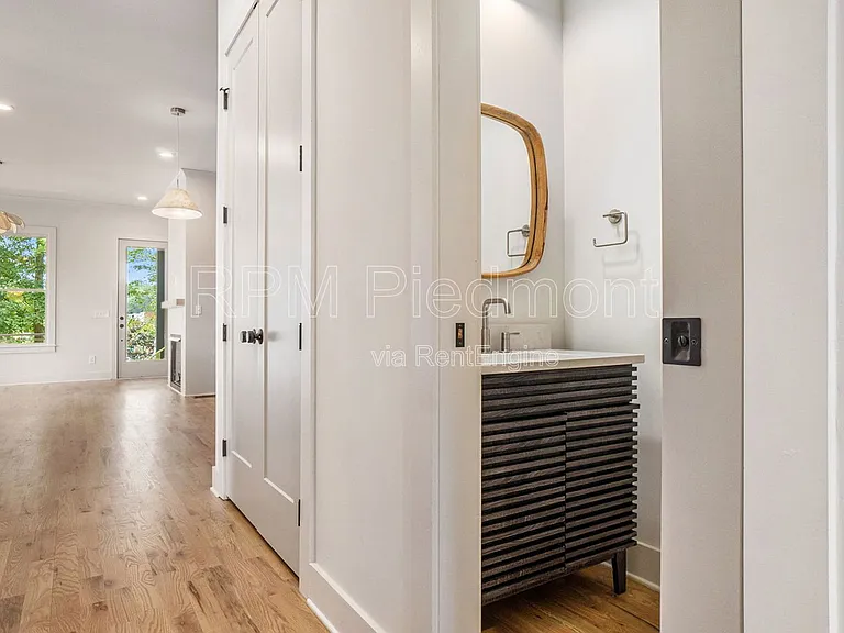 1081 Hill St SE #B — Photo 18
