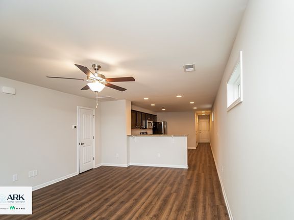 4th image of 335 Noble Ln