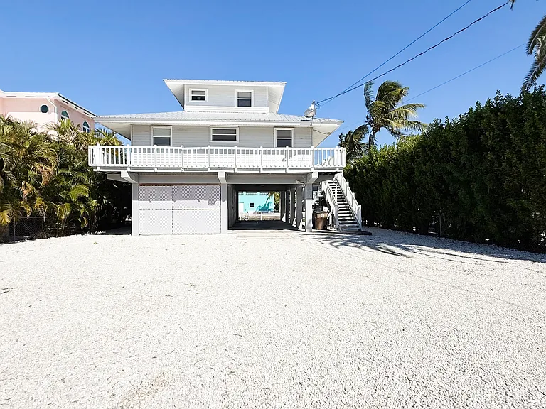 595 Caribbean Dr E — Photo 32