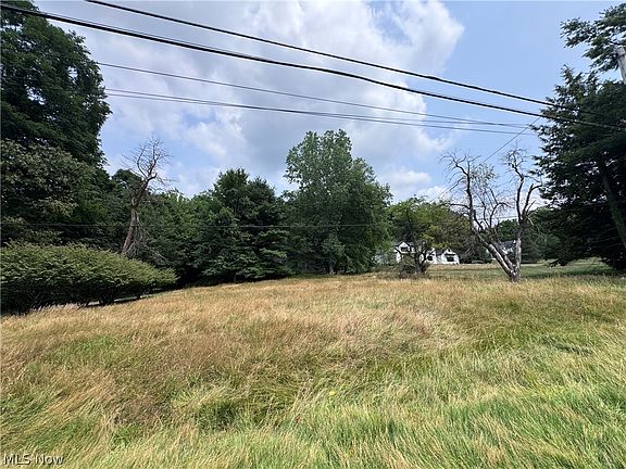 5th image of 7456 Chagrin Rd