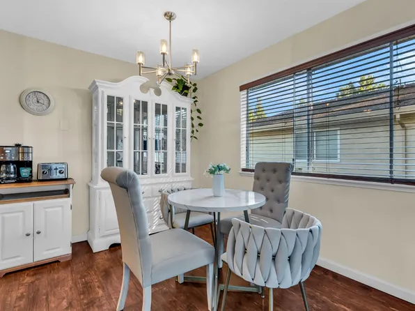 1951 Aletha Ln APT 4, Vacaville, CA 95687