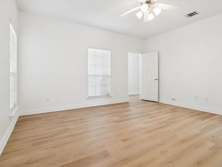 1116 Charleston Ln — Photo 15