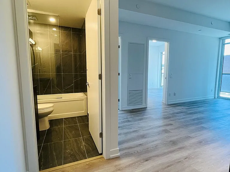 771 Yonge St #1208 — Photo 13