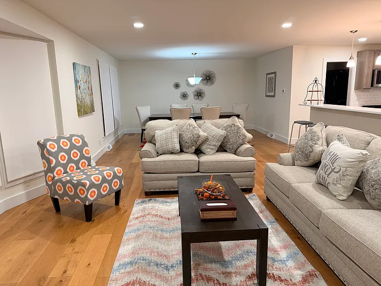 745 Hawthorne Dr — Photo 4