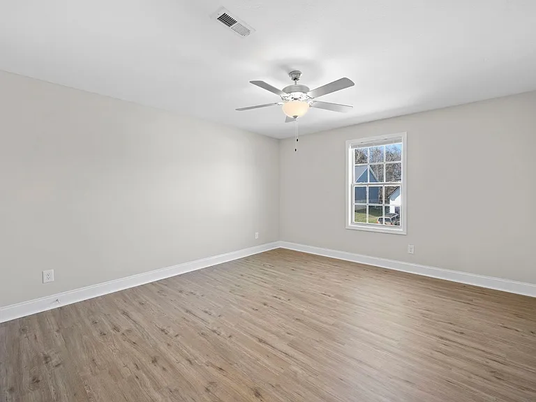 1385 Sussex Dr — Photo 24