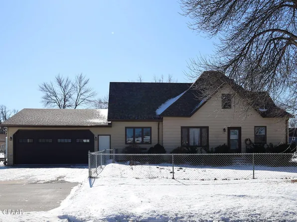 424 W 5th St, Larimore, ND 58251