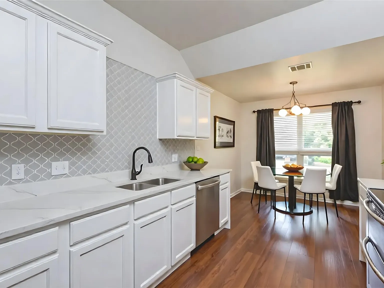 4 bed, 3.0 bath, 2210 sqft, $2,250 — Photo 3