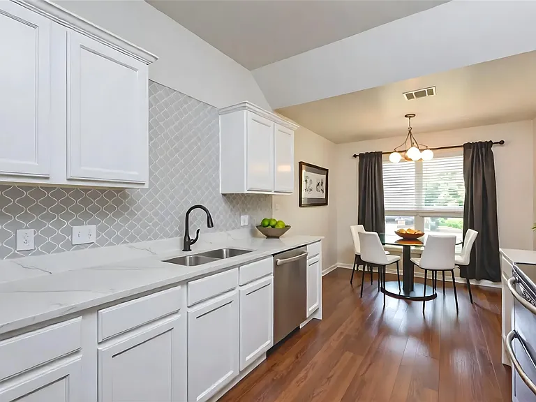 2571A Georgian Dr — Photo 3