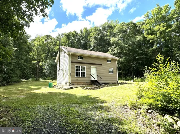 1237 Blue Mountain Dr, Lewistown, PA 17044