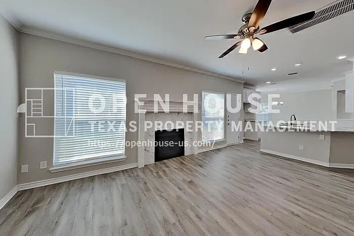 1508 Kendal Dr — Photo 3
