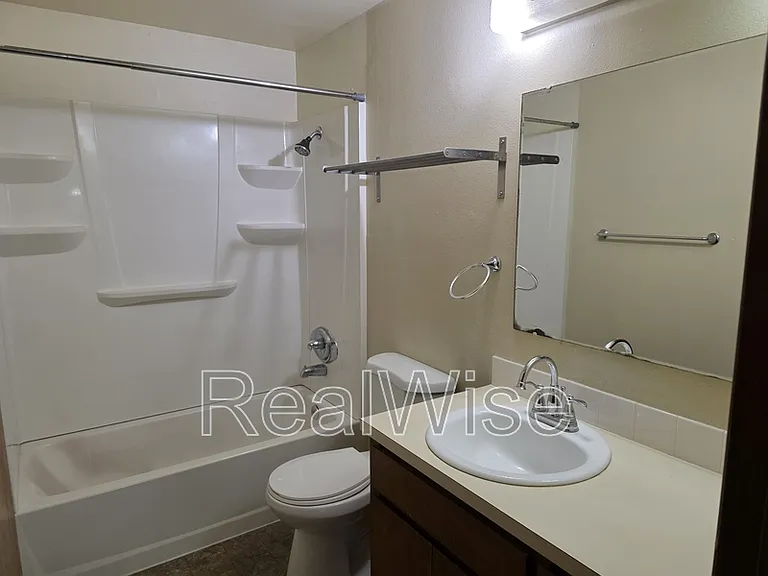 2022 E 6th St #1 — Photo 9
