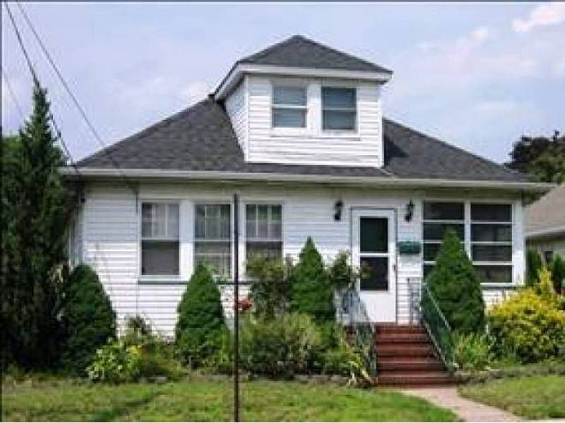 1st image of 223 Grand St