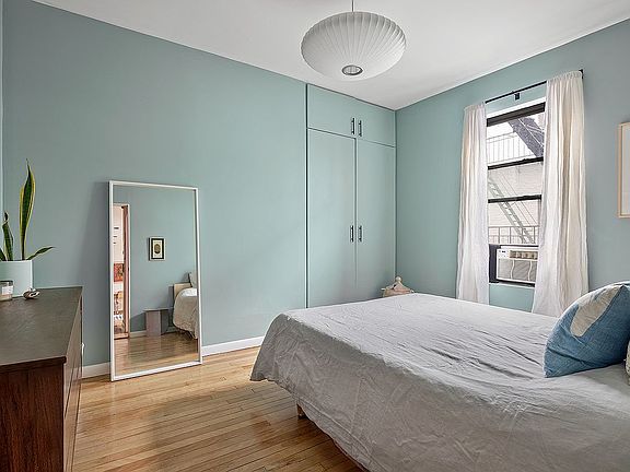 4th image of 238 W 106th St APT 5C