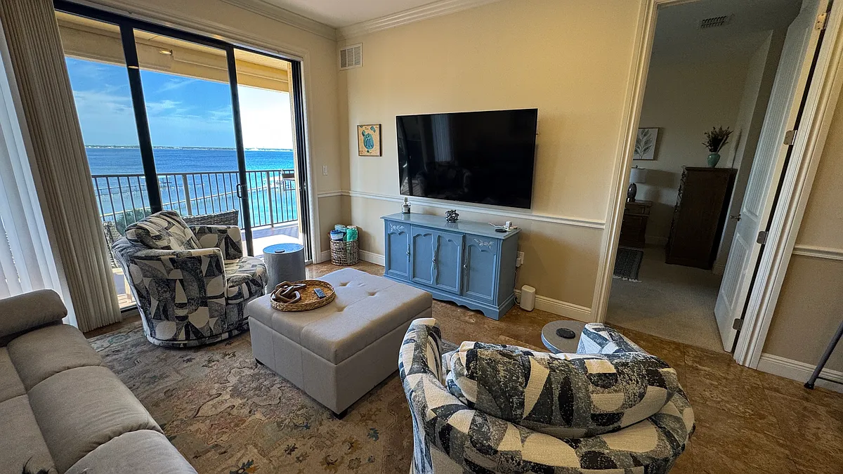 Photo 2 of 31 - 2351 Lakeview Dr #403 - Sebring, FL Building Photo - 2351 Lakeview Dr #403