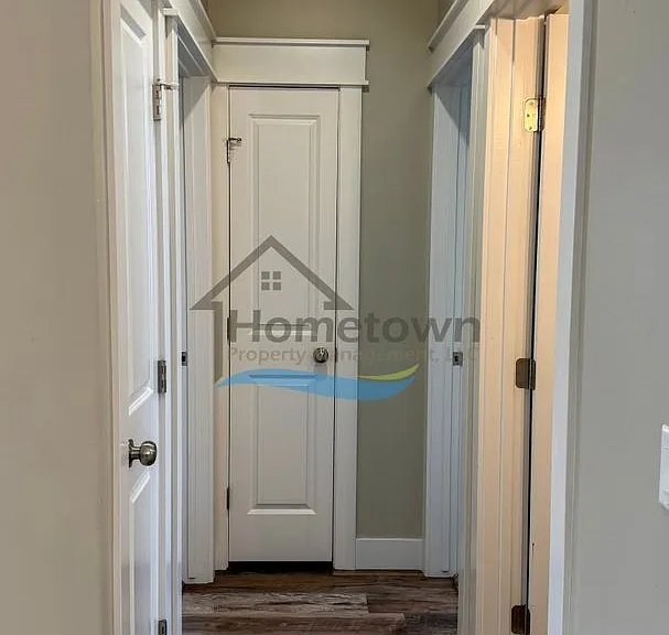 215 S Hills St — Photo 19