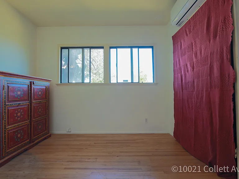 10021 Collett Ave — Photo 13