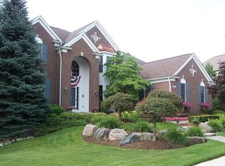 1918 Watson Cir, Rochester, MI 48306