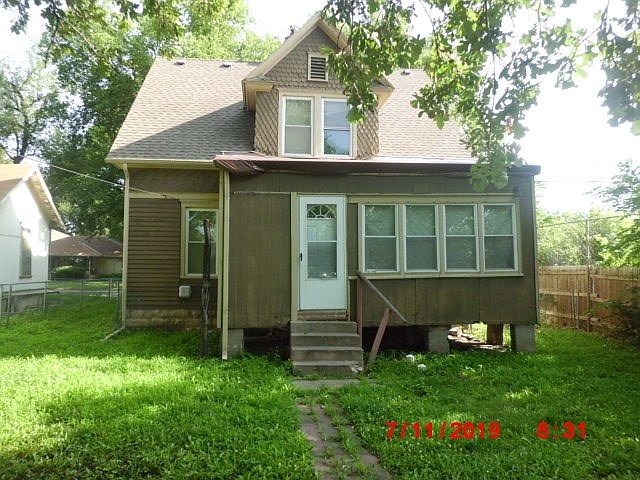 2nd image of 225 W 9th St