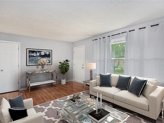 2nd image of 734 Meadowlark Dr