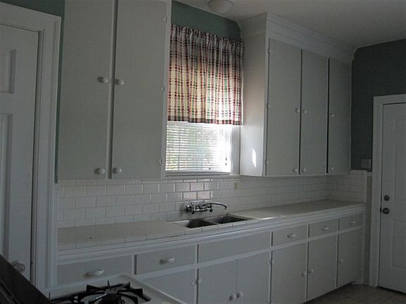 3rd image of 1285 East Dr
