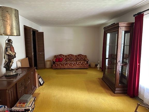 3rd image of 1614 Rose Hedge Dr