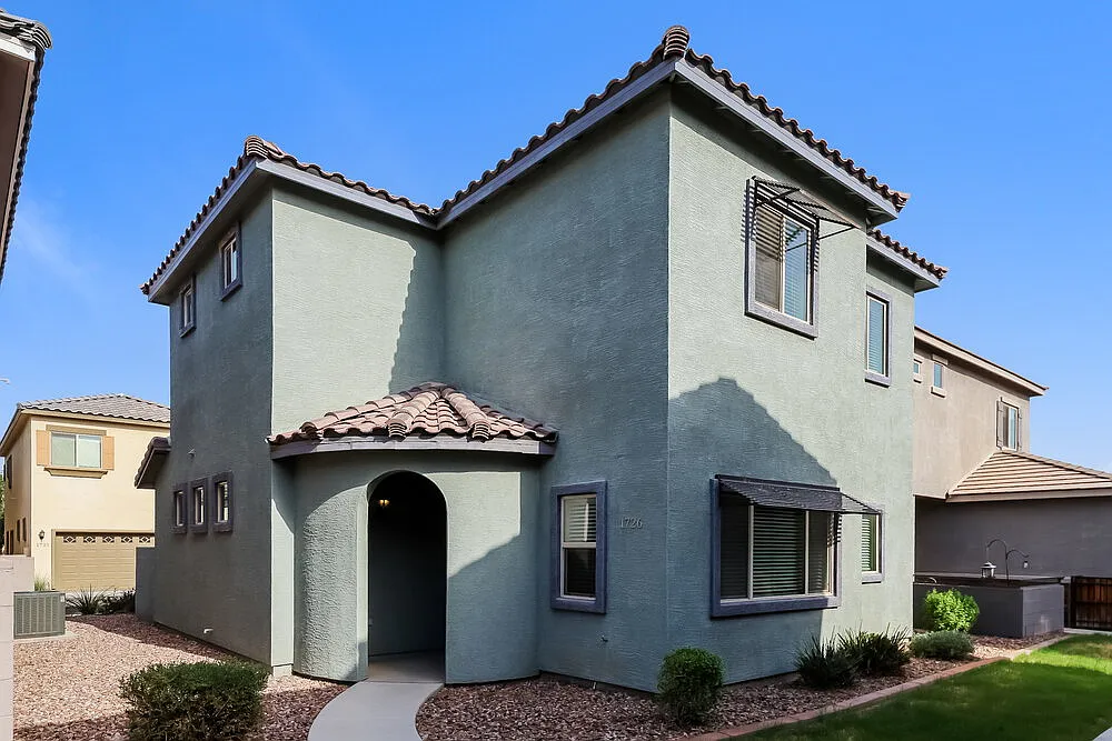 3 bed, 2.5 bath, 2079 sqft, $2,125 — Photo 1