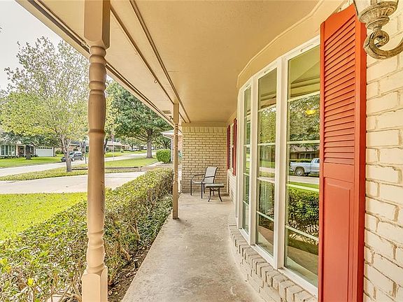 3rd image of 3708 Glenmont Dr