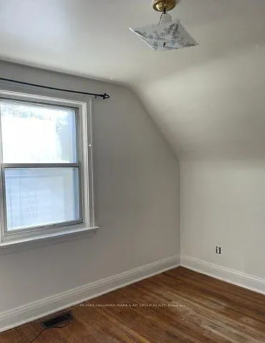 54 Highland Park Blvd E — Photo 12