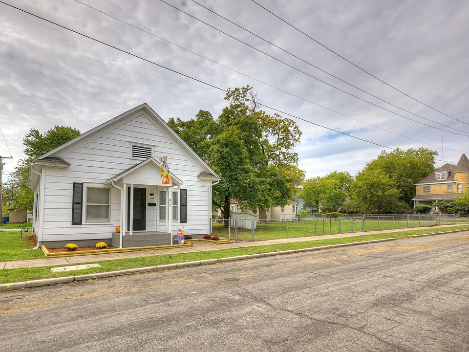 1st image of 814 W 11th Street