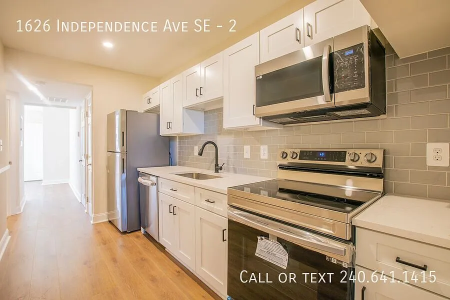 Newly Renovated 1 BR/1 BA Apartment in Hill East! — Photo 1