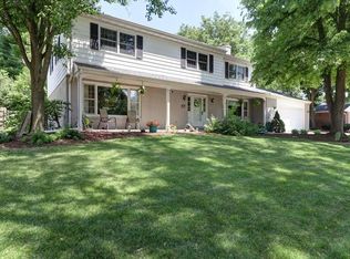 1010 Devonshire Dr, Champaign, IL 61821